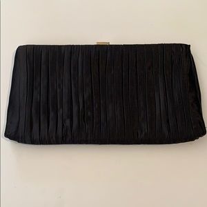 Black clutch